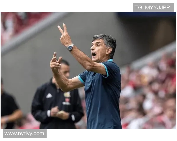 塞维利亚官方宣布与主帅穆切合同解约：一段时代的终结