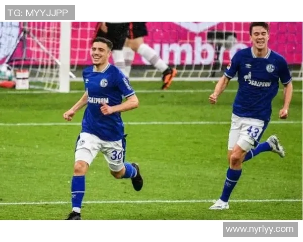 沙尔克04不敌对手，德甲降级阴影笼罩俱乐部